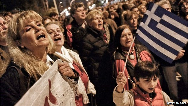 A classe média adere: em 6/2, manifestação em Atenas defende as primeiras medidas do novo governo grego, diante das ameaças dos conservadores europeus