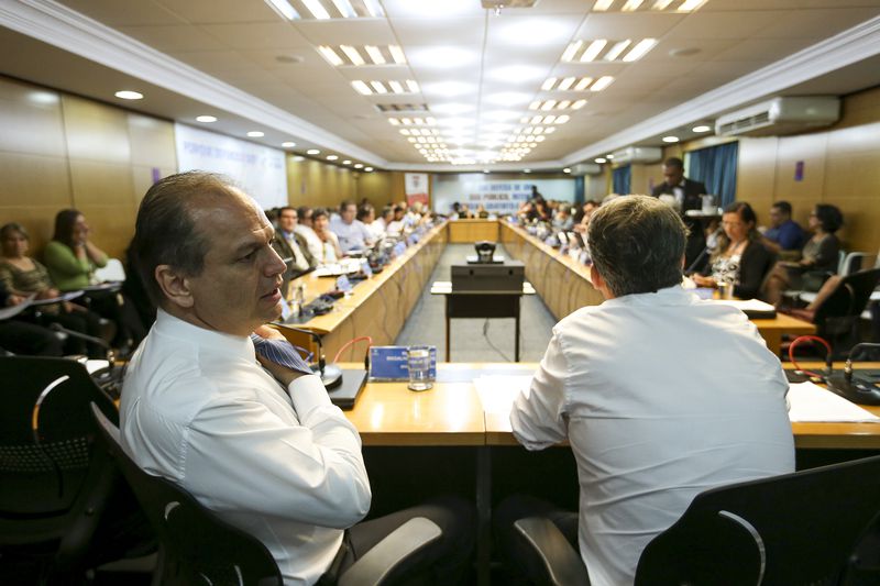 Desde que a proposta foi anunciada, o Conselho Nacional se posicionou contra. Acima, Barros participa de reunião com conselheiros em janeiro deste ano. O acompanhamento das movimentações foi um dos itens da pauta. Imgem: Marcelo Camargo/ABr