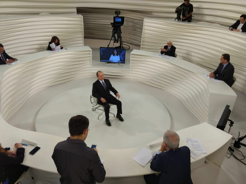No programa Roda Viva, o ministro Ricardo Barros falou várias vezes na autonomia de estados e municípios. Mesmo para cometer erros. Imagem: O diário
