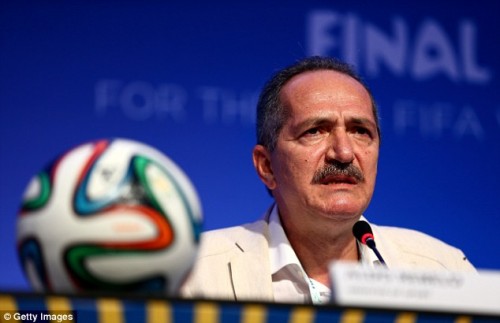 Presente à entrevista de ontem, ministro Aldo Rebelo não desmentiu informação sobre "tribunais da FIFA"