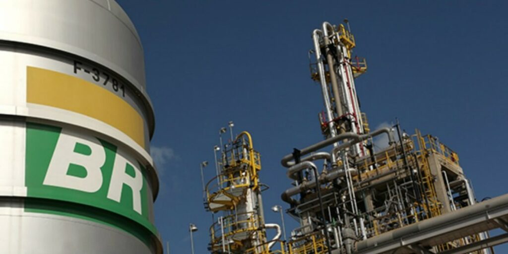 Resultado de imagem para refinaria da Petrobras