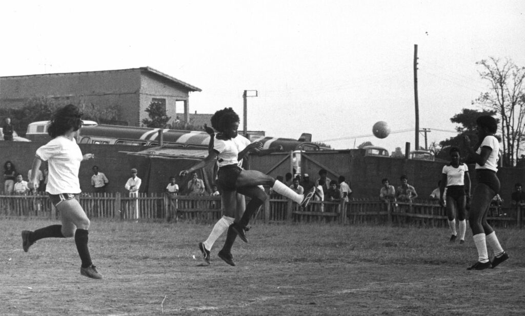 Futebol feminino no Brasil vai da proibição ao melhor momento