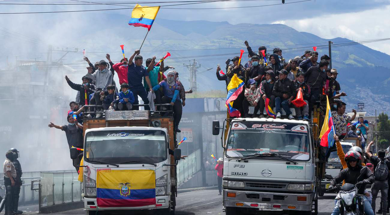 Vetor De Silhueta De Várias Pessoas Em Preto E Branco | PSD baixar grátis -  Pikbest, image size:1300x718