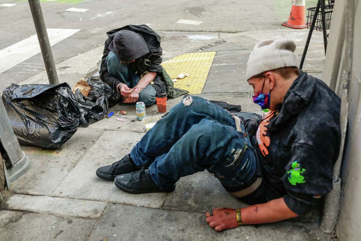 Enfrentando a crise do fentanil e dos opioides