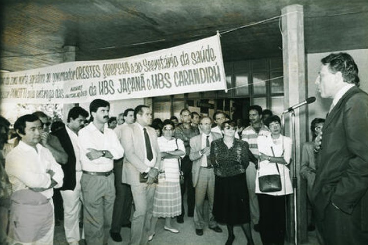 Imagem resgata parte da história do SUS em São Paulo: Inauguração da Unidade Básica de Saúde Jardim Brasil, em 1989. Foto: Acervo MUSPER